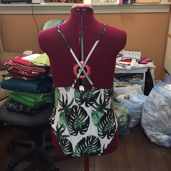 Leaf Patterned Swimsuit - Picture 2 of 6